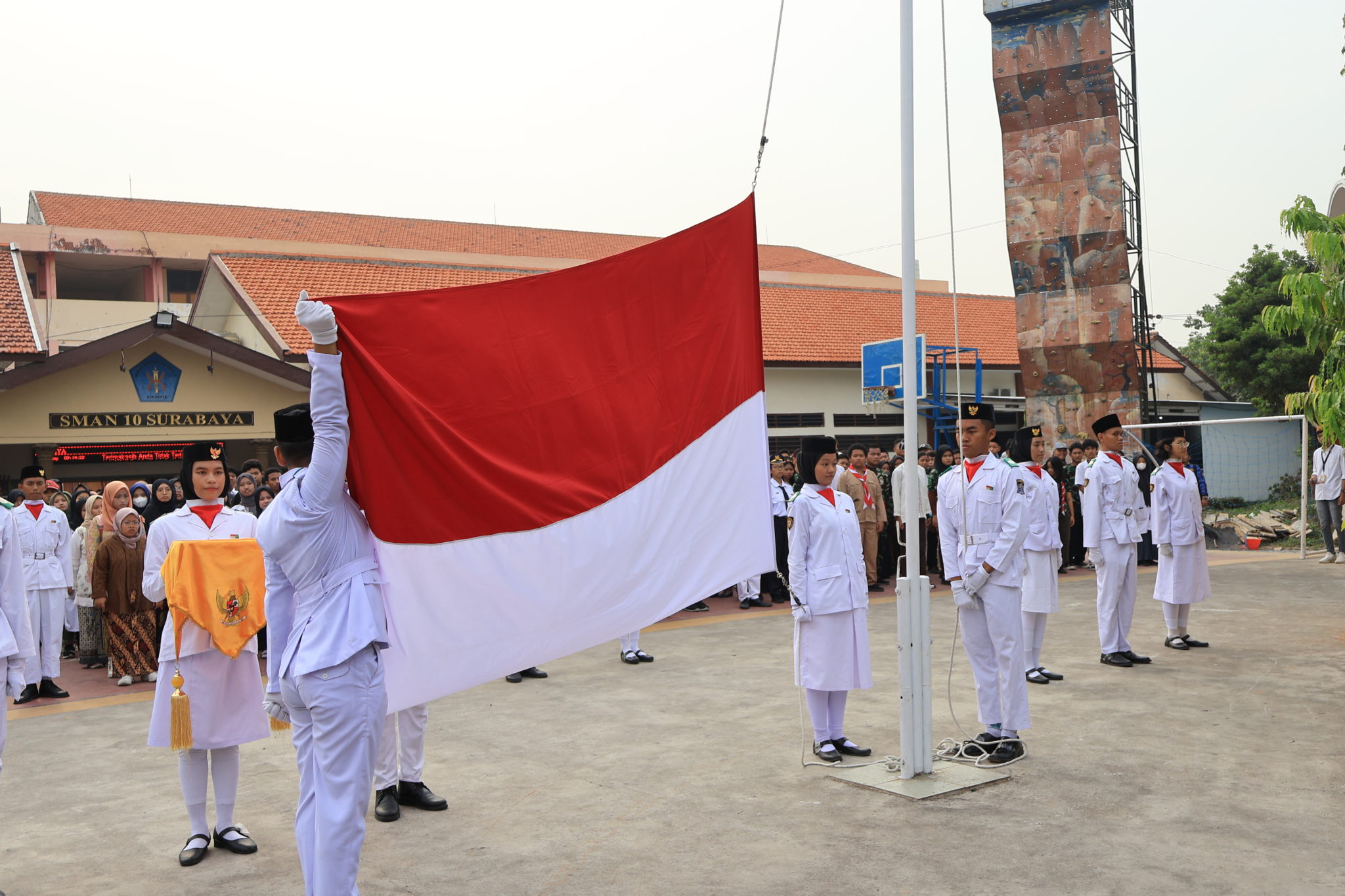 UPACARA PERINGATAN HARI PAHLAWAN SMAN 10 SURABAYA
