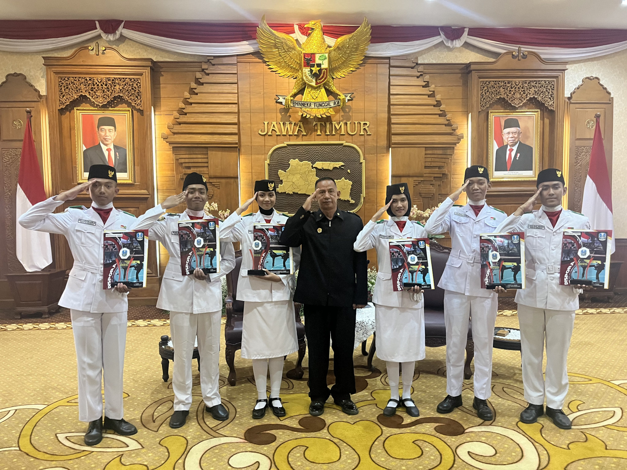 PARADE SENJA SEBAGAI AJANG MENGEMBANGKAN POTENSI