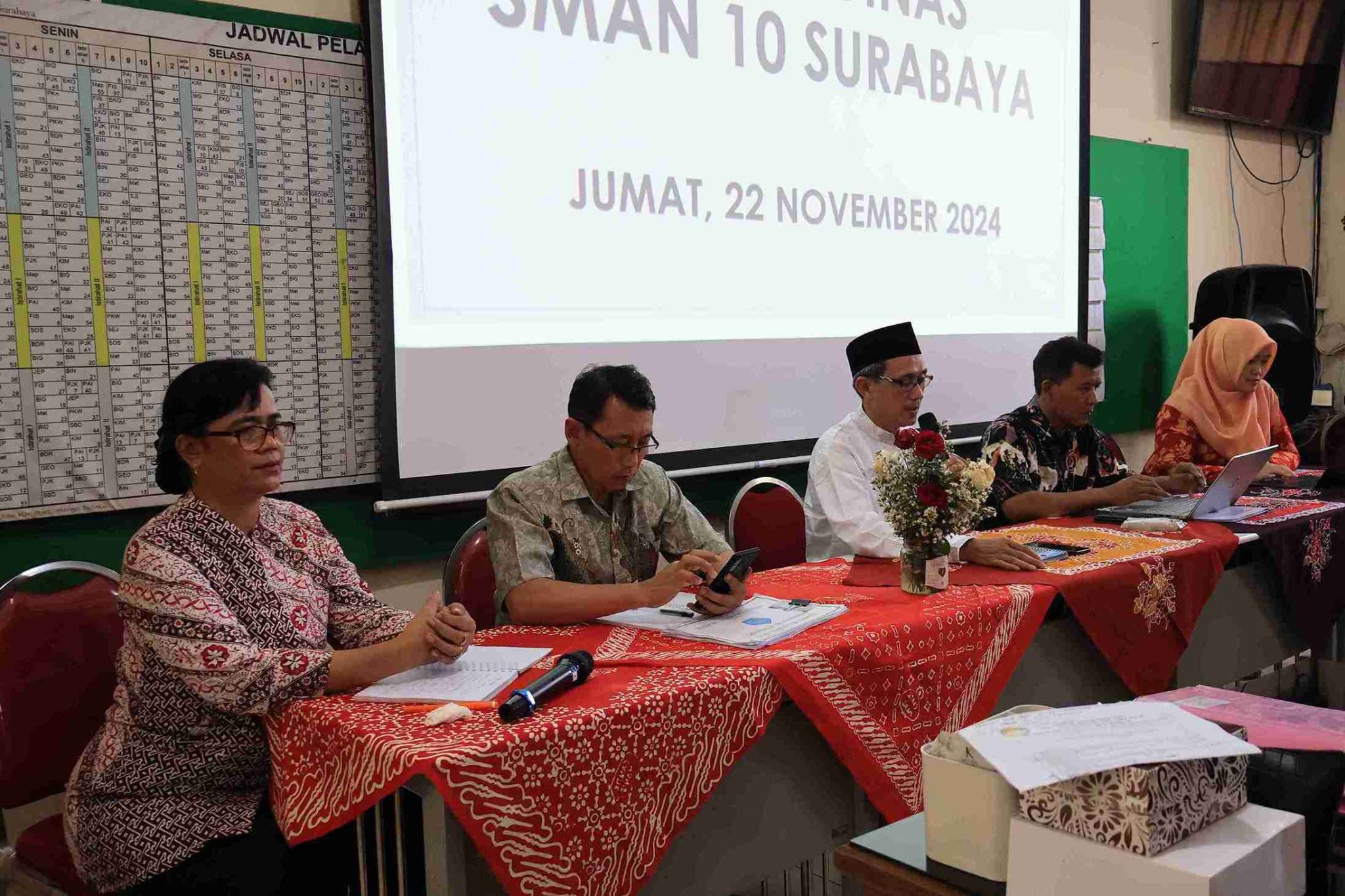 Rapat Dinas SMAN 10 Surabaya: Pemaparan Program Kerja Wakil Kepala Sekolah dan Optimalisasi SNBP