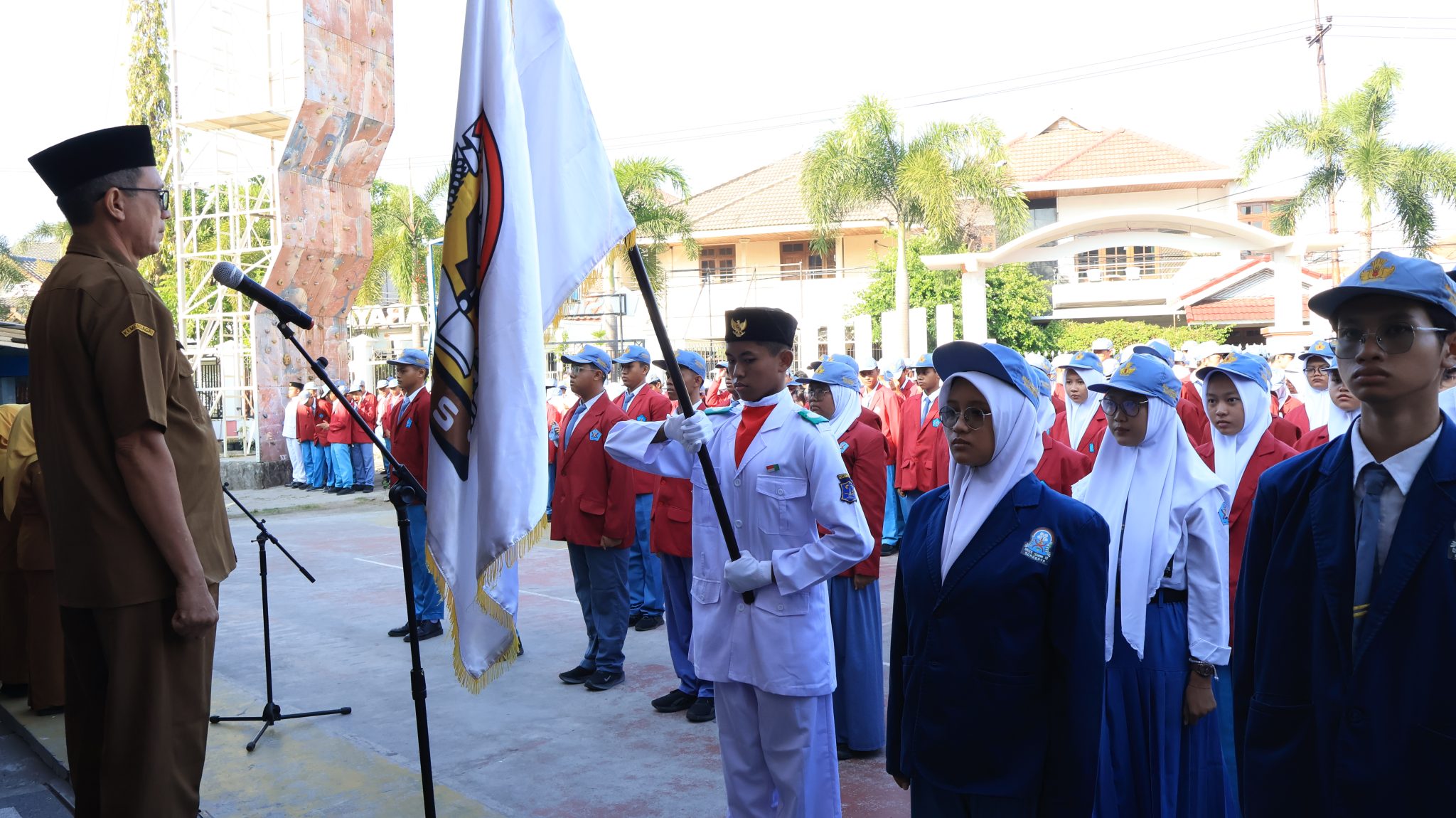 Sertijab OSIS/MPK SMA Negeri 10 Surabaya: Awal Baru untuk Kepemimpinan Siswa