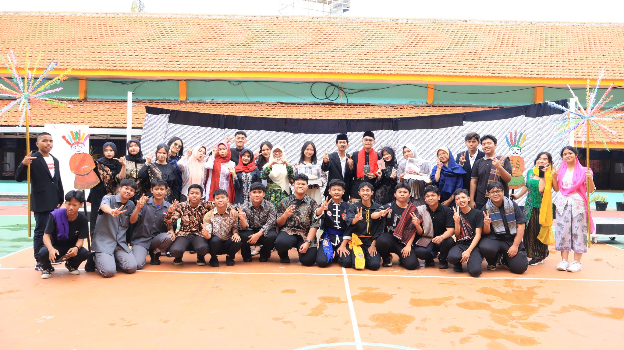 Gelar Karya P5 SMAN 10 Surabaya: Siswa Kelas XI Angkat Kearifan Lokal Lewat Karya Kreatif
